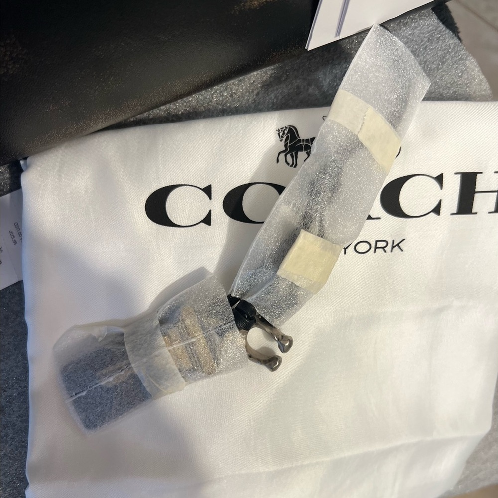 🤎🖤Coach Empire Carryall Bag 34 In Loved Leather🤎🖤NWT - Picture 16 of 17